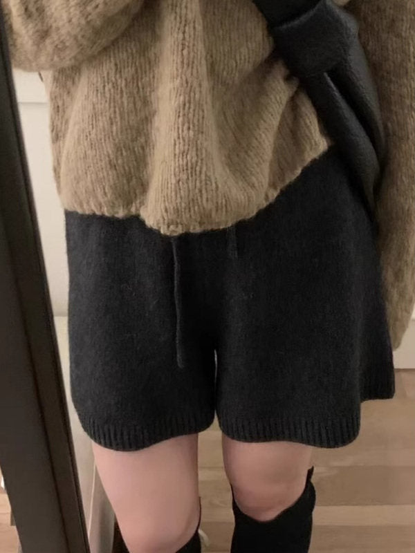 Gray wool knitted shorts