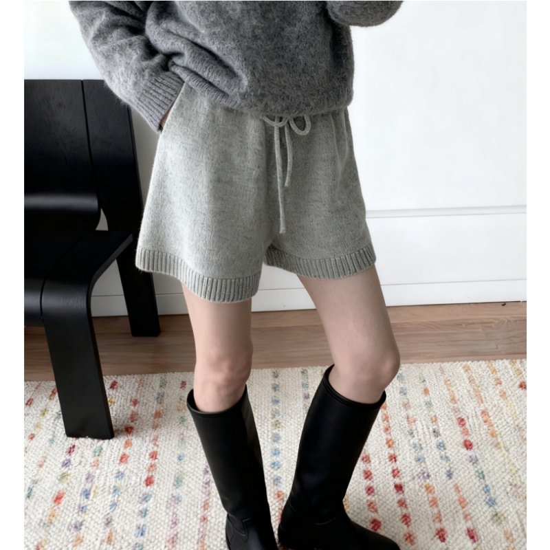 Gray wool knitted shorts