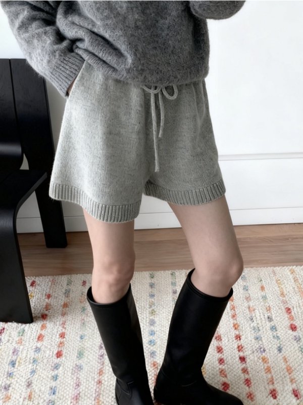 Gray wool knitted shorts